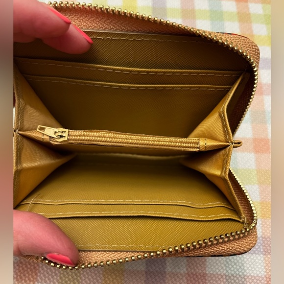 Wallet - Picture 2 of 5